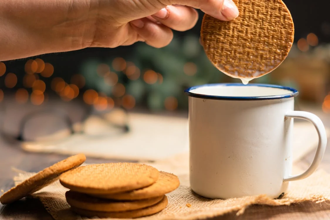 Image Link: https://www.pexels.com/photo/person-holding-cookie-3123899/
