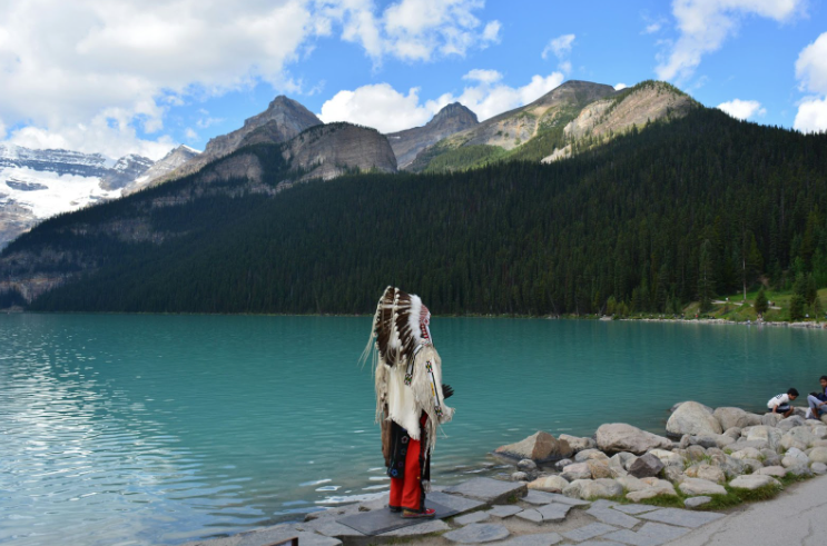 https://www.pexels.com/photo/native-american-chief-standing-on-lakeshore-5105802/
