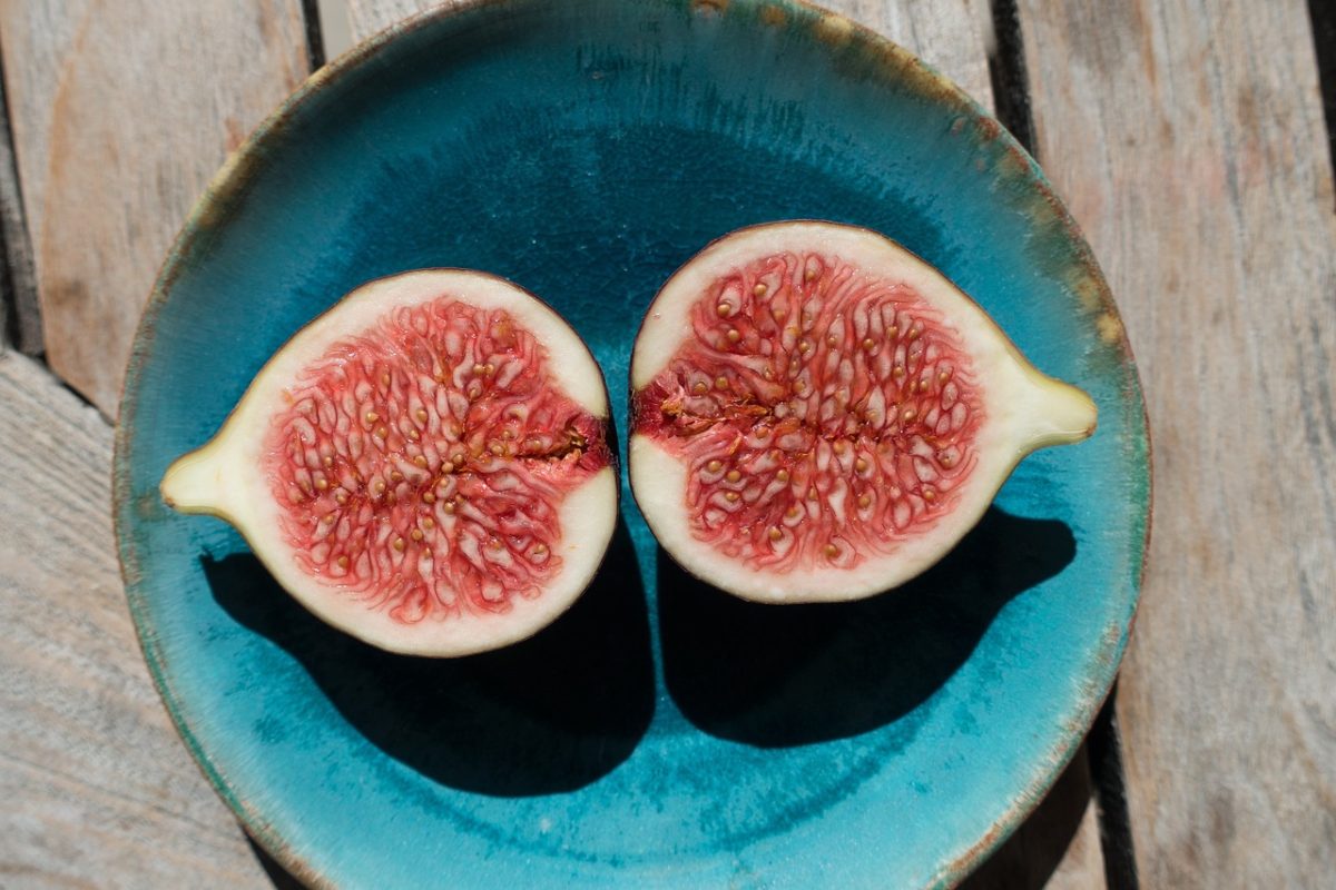 https://pixabay.com/photos/fig-slice-food-fruit-organic-972271/