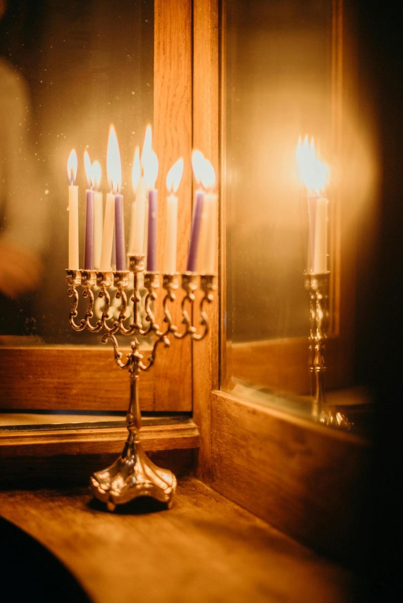 https://www.pexels.com/photo/menorah-with-lit-candles-4040880/