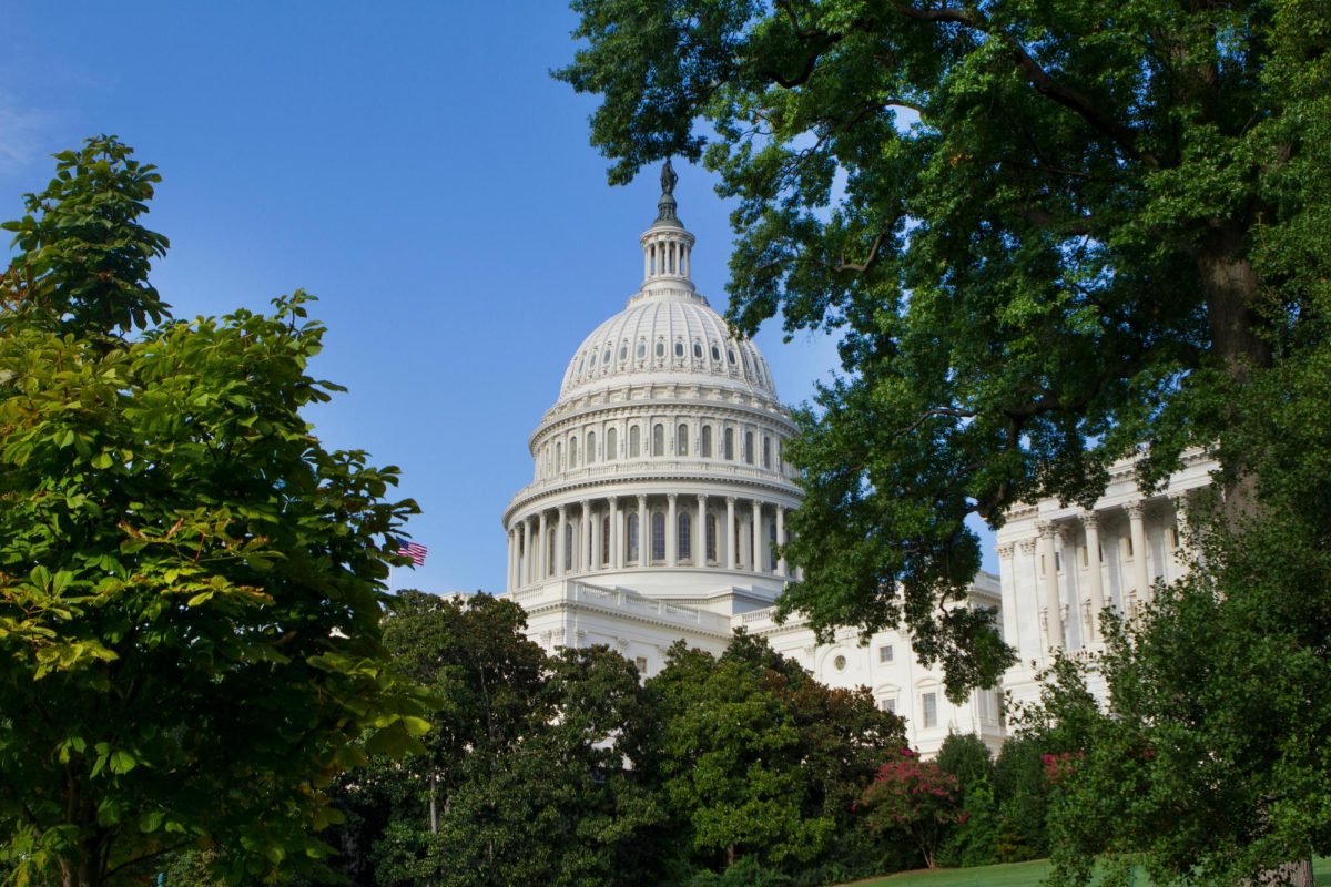 https://www.pexels.com/photo/the-dome-of-the-white-house-in-washington-dc-7016970/